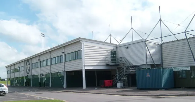 Cận cảnh khán đài chính Main Stand tại sân vận động Huish Park