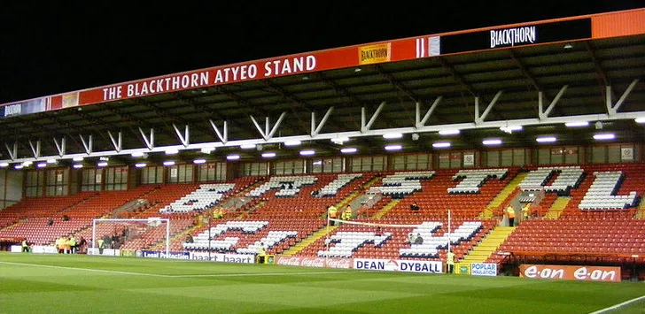 Cận cảnh một khán đài hiện đại tại sân Ashton Gate của Bristol City
