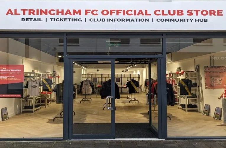 Cửa hàng câu lạc bộ Altrincham FC tại sân J Davidson Stadium