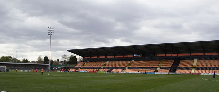 Góc nhìn cận cảnh khán đài tại sân The Hive, nơi chứng kiến những trận đấu của Barnet FC