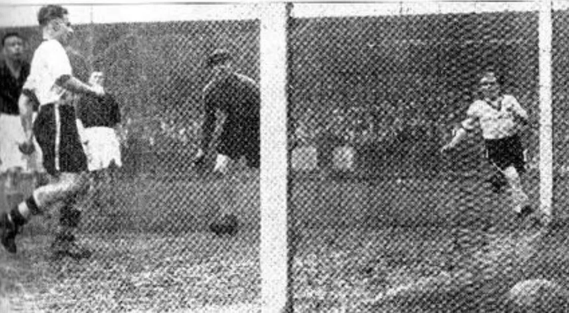 Hình ảnh lịch sử về Joe Payne ghi 10 bàn cho Luton Town năm 1936, biểu tượng của CLB