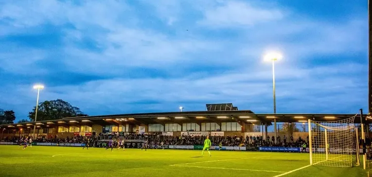 Khán đài chính (Main Stand) tại sân Princes Park, nơi cung cấp ghế ngồi cho người hâm mộ