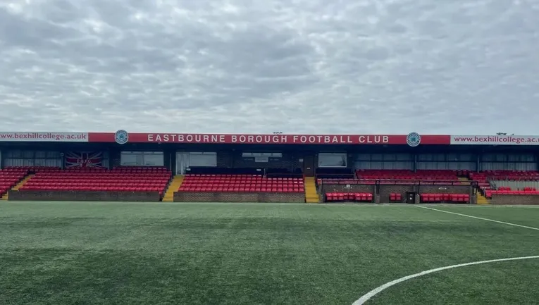 Khán đài chính (Main Stand) tại sân vận động Priory Lane