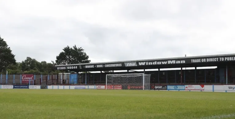 Khán đài dành cho cổ động viên đội khách (Away End) tại sân Bob Lucas Stadium