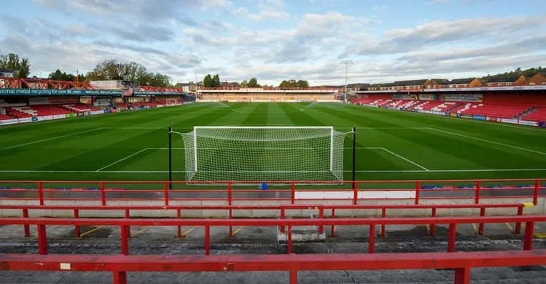 Khán đài sân Wham Stadium Accrington Stanley nhìn từ bên trong