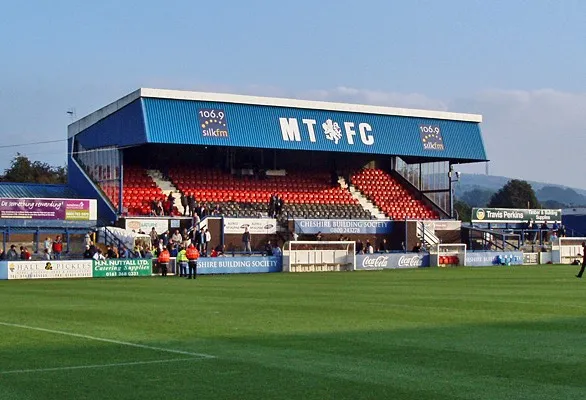 Khán đài Silk FM Main Stand, trái tim của sân Moss Rose, nơi chứng kiến nhiều khoảnh khắc lịch sử