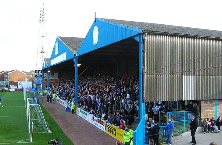 Khán đài Warwick Road End ở Brunton Park