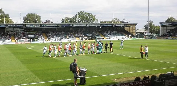 Không gian đón tiếp khách VIP tại Huish Park trong trận đấu Yeovil Town với Luton Town