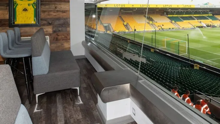 Không gian phòng khách VIP tại Carrow Road, khu vực phục vụ dịch vụ khách sạn đặc biệt