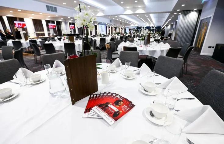 Không gian sang trọng của khu vực tiếp khách VIP tại Ashton Gate, mang đến trải nghiệm đẳng cấp