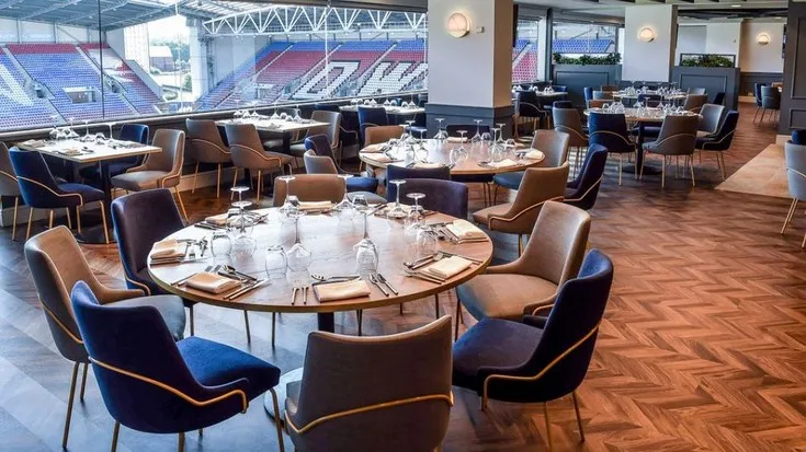 Không gian sang trọng của khu vực VIP Hospitality tại Brick Community Stadium, mang đến trải nghiệm đẳng cấp cho khách mời.