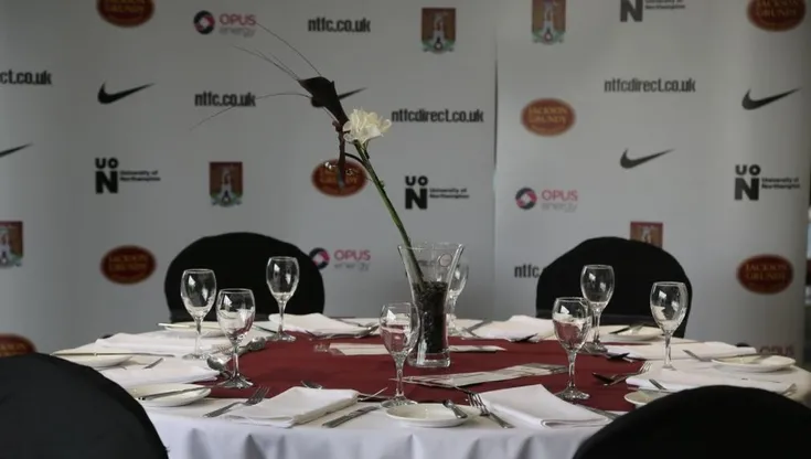Khu vực khách VIP tại Sixfields Stadium