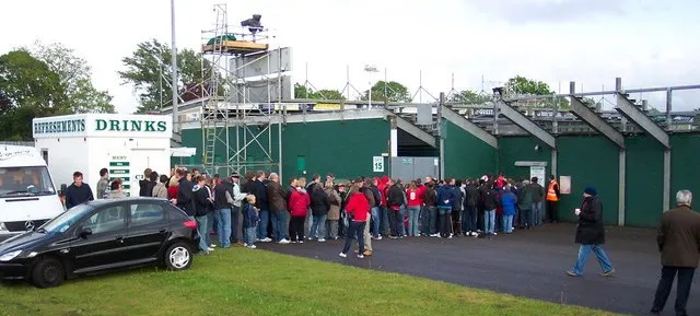 Khu vực khán đài dành cho cổ động viên đội khách (Away End) tại Huish Park, Yeovil