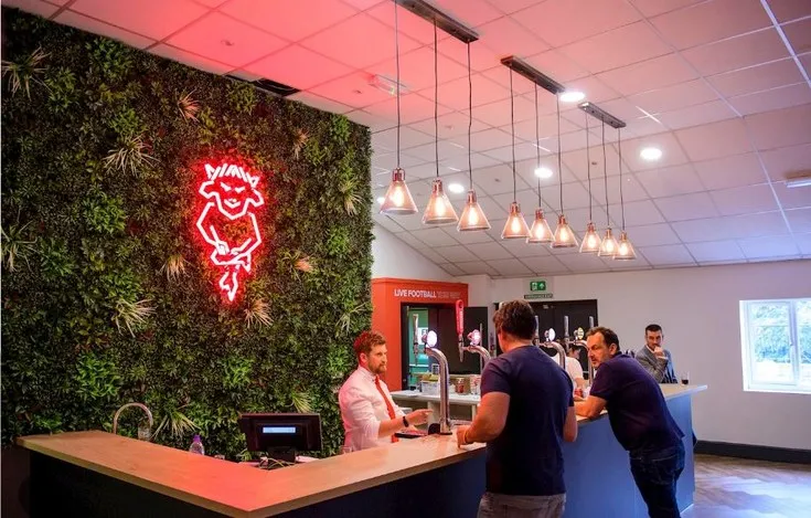 Khu vực sảnh đón tiếp khách VIP tại sân Sincil Bank của Lincoln City