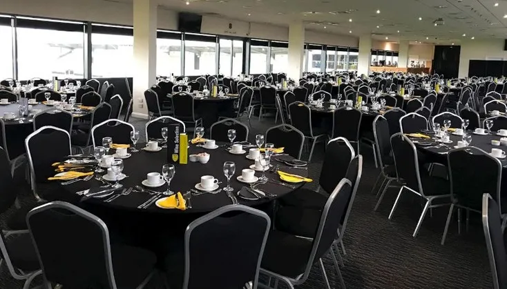 Khu vực tiếp đón khách VIP và dịch vụ hospitality đẳng cấp tại Pirelli Stadium.