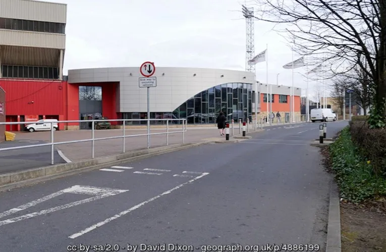 Lối vào chính của sân vận động Gateshead International, chào đón người hâm mộ đến xem Gateshead FC thi đấu