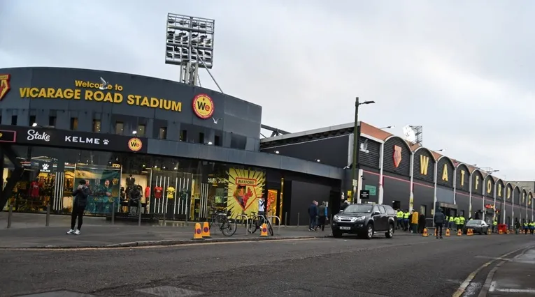 Lối vào và cửa hàng chính của sân vận động Vicarage Road