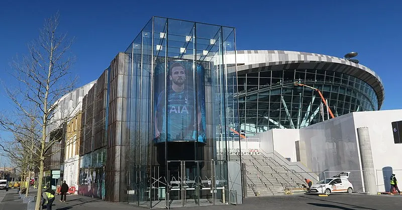 Mặt ngoài ấn tượng của sân vận động Tottenham Hotspur, biểu tượng mới của Gà Trống