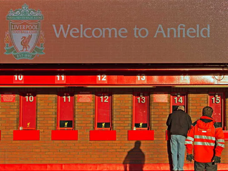 Quầy bán vé chính thức của Liverpool FC tại sân Anfield