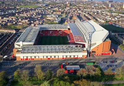 Sân vận động Anfield nhìn từ trên cao, biểu tượng của Liverpool FC và bóng đá Anh