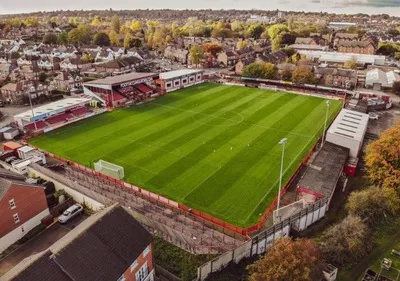 Sân vận động J Davidson, Moss Lane - "Ngôi nhà" của Altrincham FC tại Ngoại hạng Anh