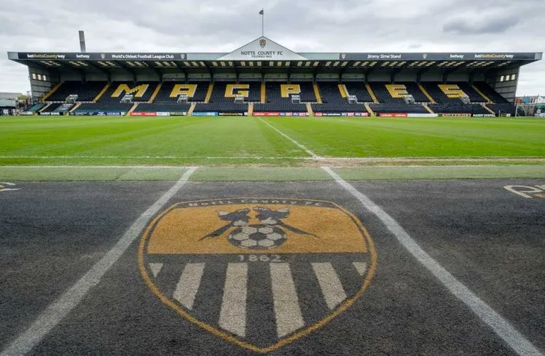 Sân vận động Meadow Lane và khán đài Jimmy Sirrel