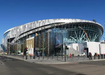 Sân vận động Tottenham Hotspur nhìn từ trên cao, kiến trúc hiện đại tại Bắc London