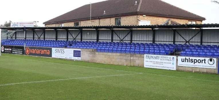 Sơ đồ bố trí chỗ ngồi tại sân vận động Hardenhuish Park của Chippenham Town FC