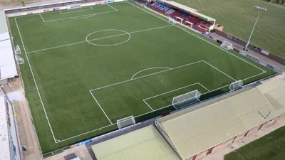 Toàn cảnh sân Priory Lane, sân nhà của Eastbourne Borough FC