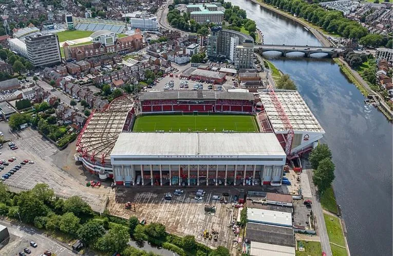 Toàn cảnh sân The City Ground nhìn từ trên cao