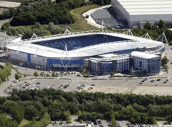 Toàn cảnh sân vận động Madejski Stadium từ trên cao