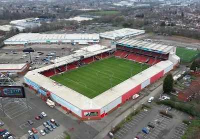 Toàn cảnh sân vận động Poundland Bescot Stadium từ trên cao, sân nhà của Walsall FC