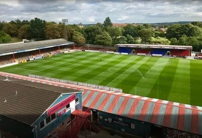 Toàn cảnh sân vận động Recreation Ground, sân nhà lịch sử của Aldershot Town FC