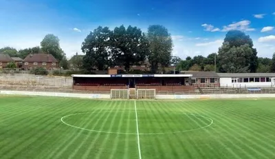 Toàn cảnh sân vận động The Meadow, sân nhà truyền thống của CLB Chesham United