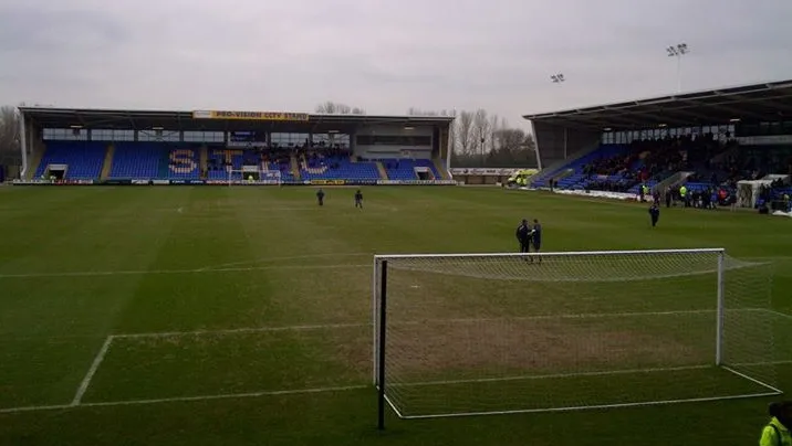 Toàn cảnh từ khán đài South Stand tại New Meadow