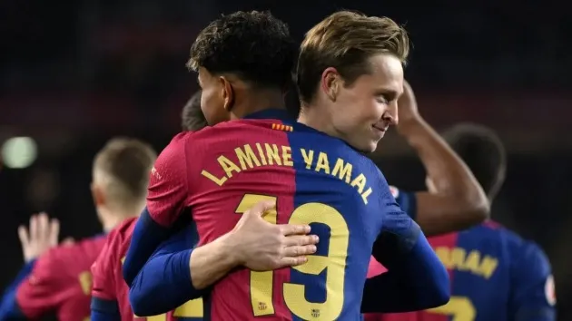 Frenkie De Jong và Lamine Yamal trong màn trình diễn trước Club Brugge